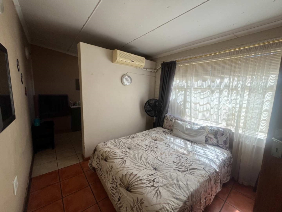 4 Bedroom Property for Sale in Kanoneiland Northern Cape